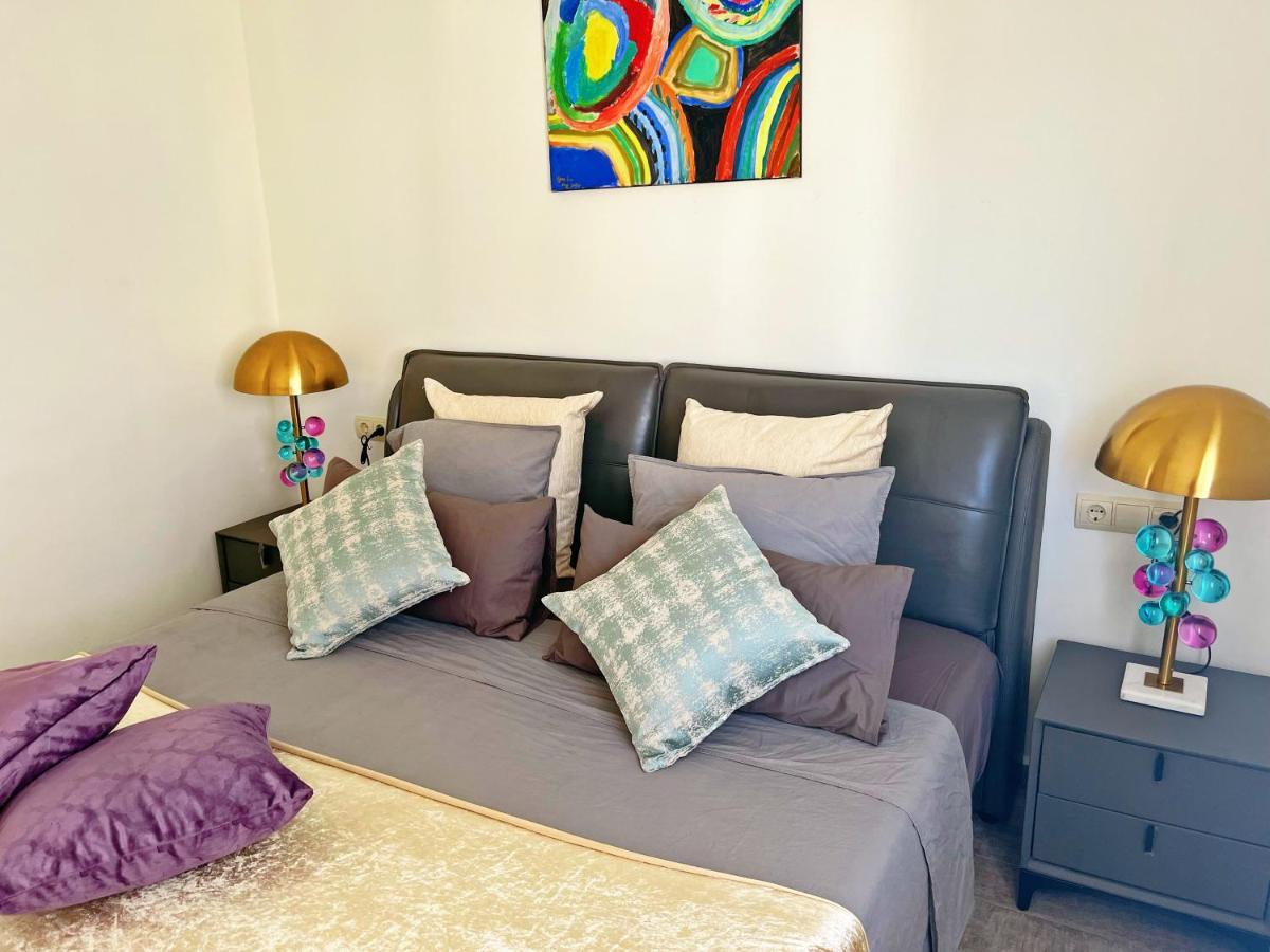 Cheerful Townhouse Center Sitges 5 Bedrooms Pool And Terrace Eksteriør bilde