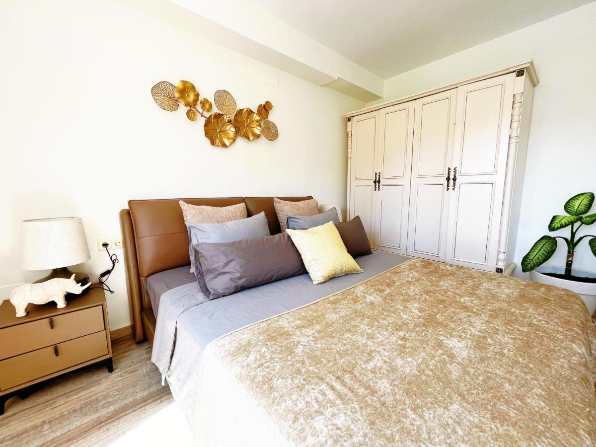 Cheerful Townhouse Center Sitges 5 Bedrooms Pool And Terrace Eksteriør bilde