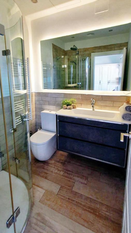 Cheerful Townhouse Center Sitges 5 Bedrooms Pool And Terrace Eksteriør bilde