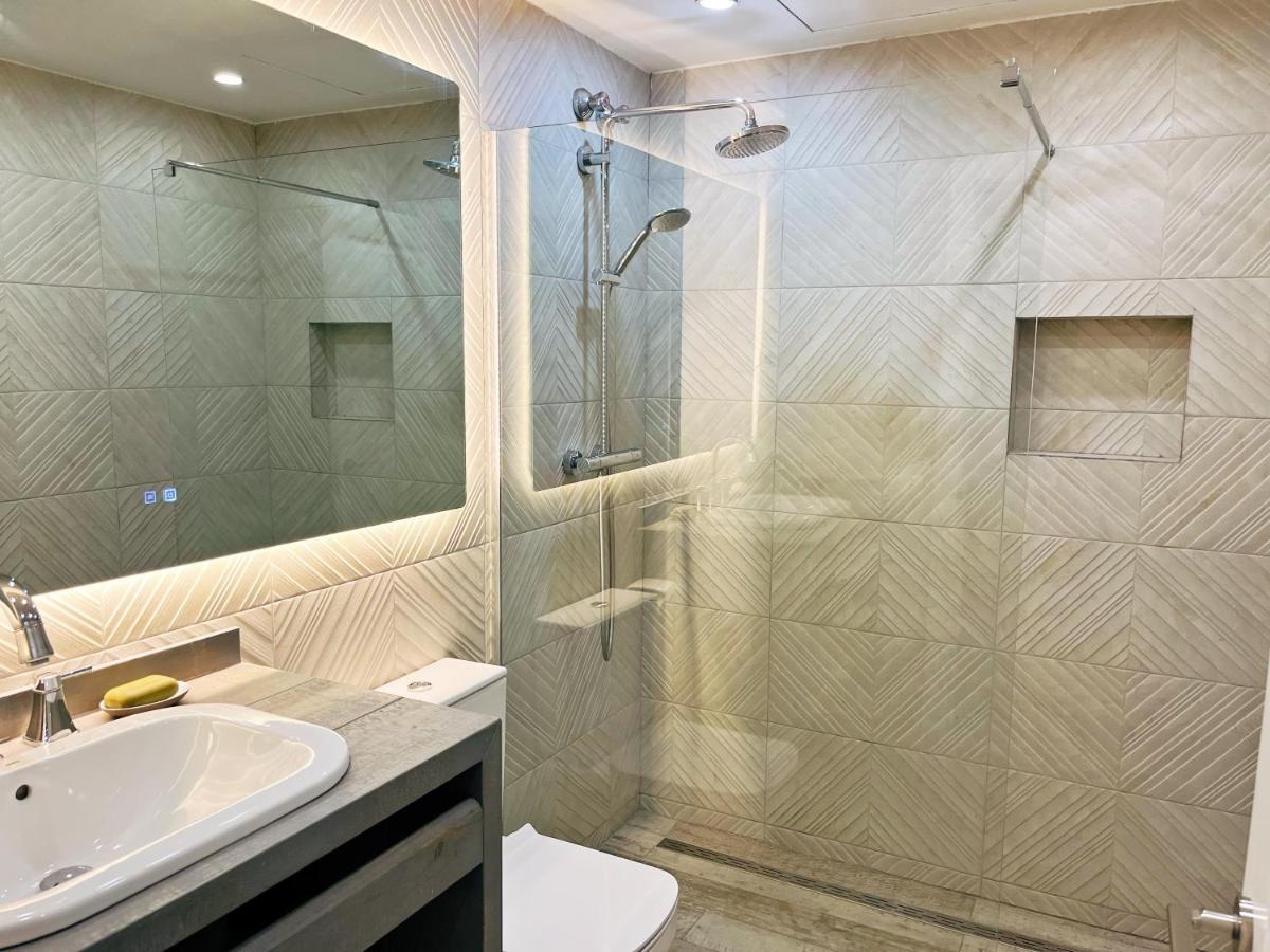 Cheerful Townhouse Center Sitges 5 Bedrooms Pool And Terrace Eksteriør bilde