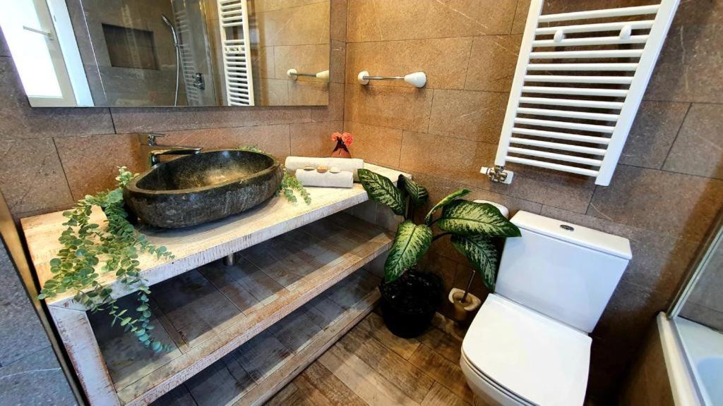 Cheerful Townhouse Center Sitges 5 Bedrooms Pool And Terrace Eksteriør bilde